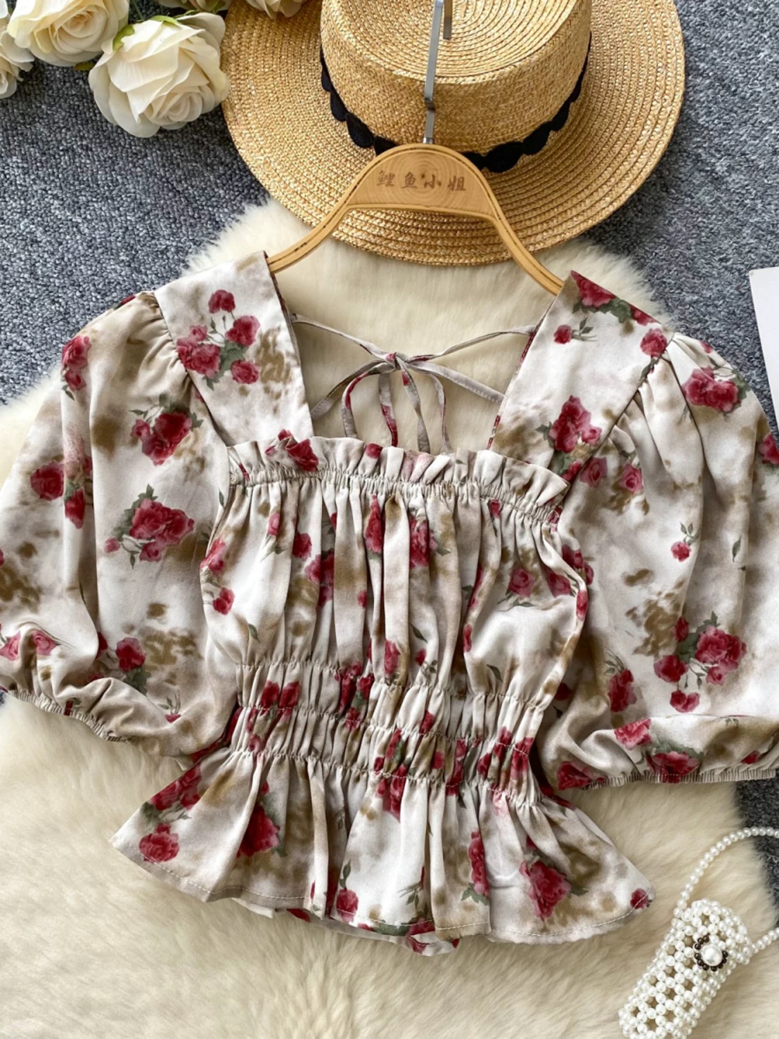 Sneak around top CTO1063 images